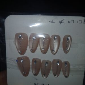 BEAUTIFUL Nail ART SET SIZE SMALL...NWOT.